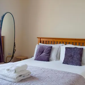 Stunning Castle View Apartment Edinburgh